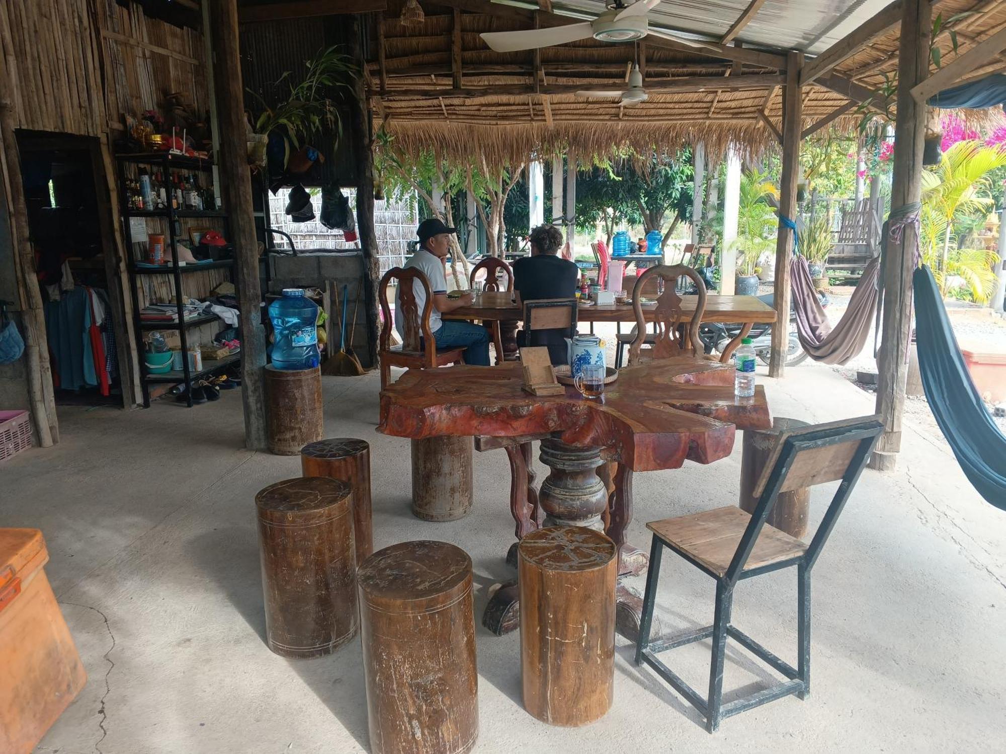 Family Batcave Homestay Battambang Extérieur photo