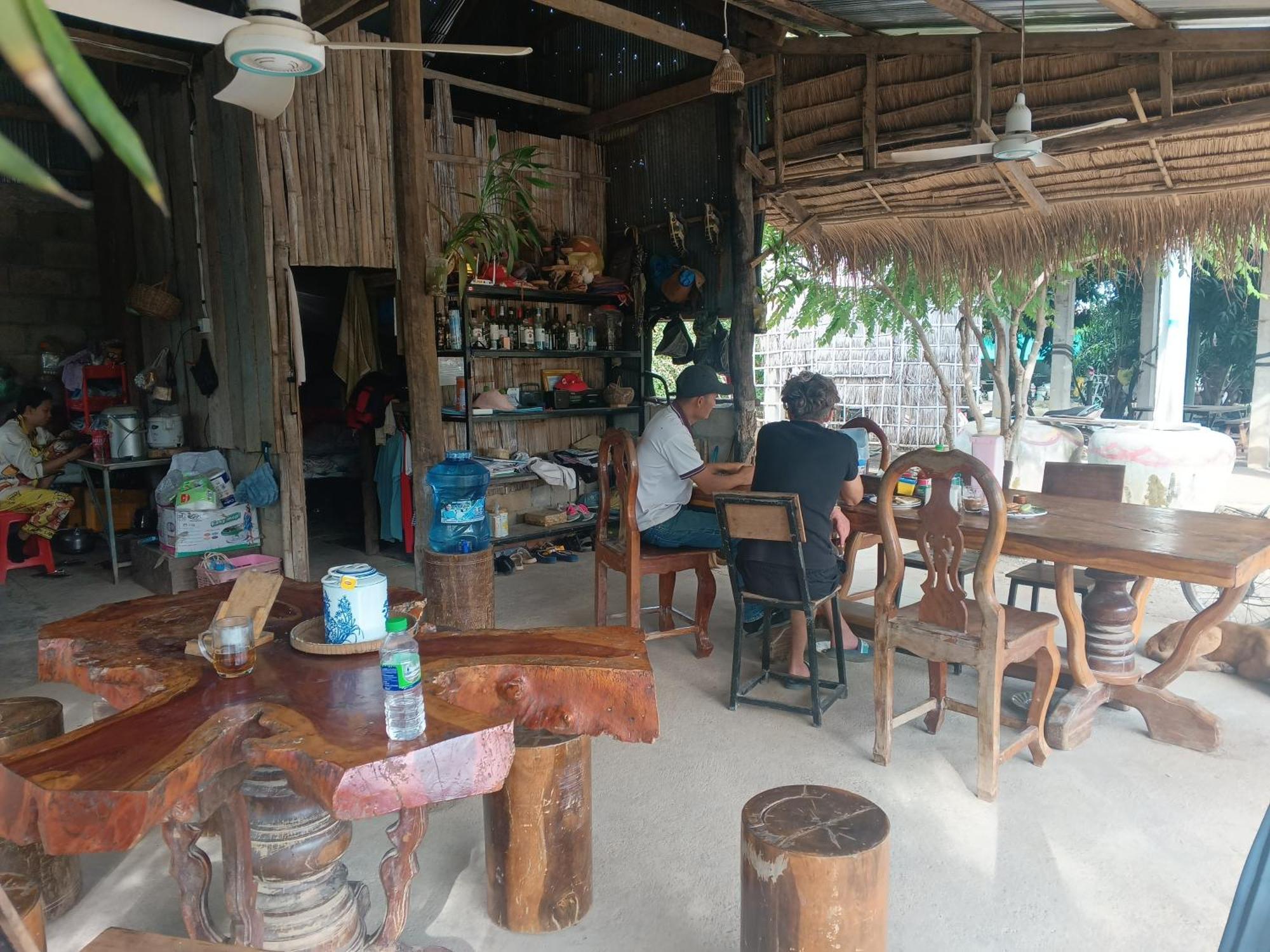 Family Batcave Homestay Battambang Extérieur photo