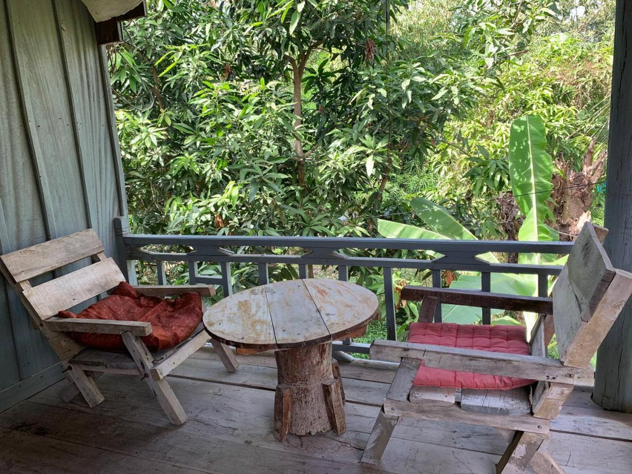 Family Batcave Homestay Battambang Extérieur photo
