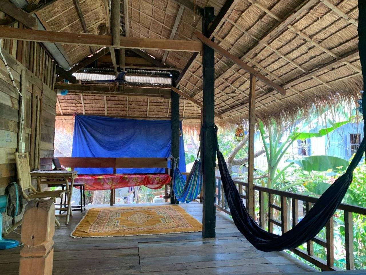Family Batcave Homestay Battambang Extérieur photo