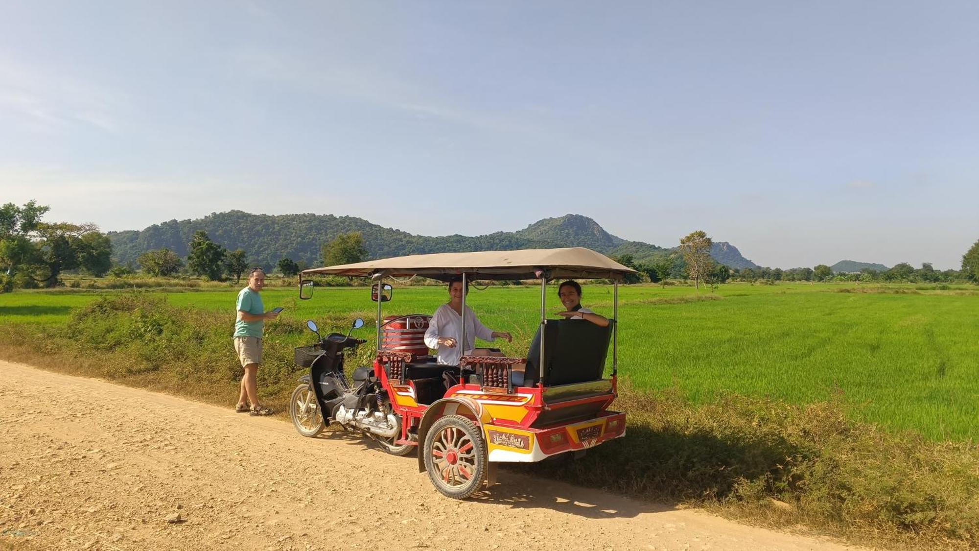 Family Batcave Homestay Battambang Extérieur photo