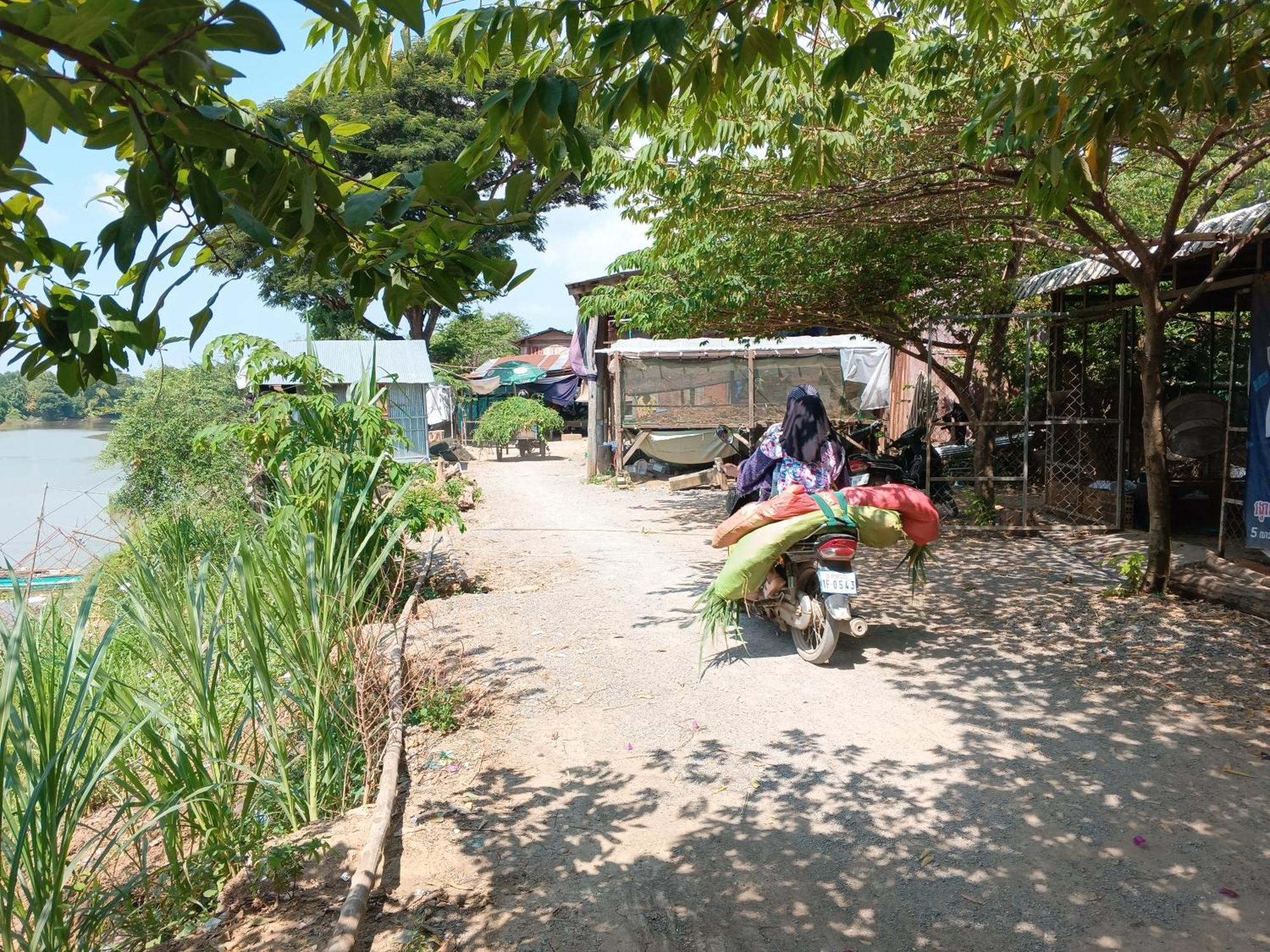 Family Batcave Homestay Battambang Extérieur photo