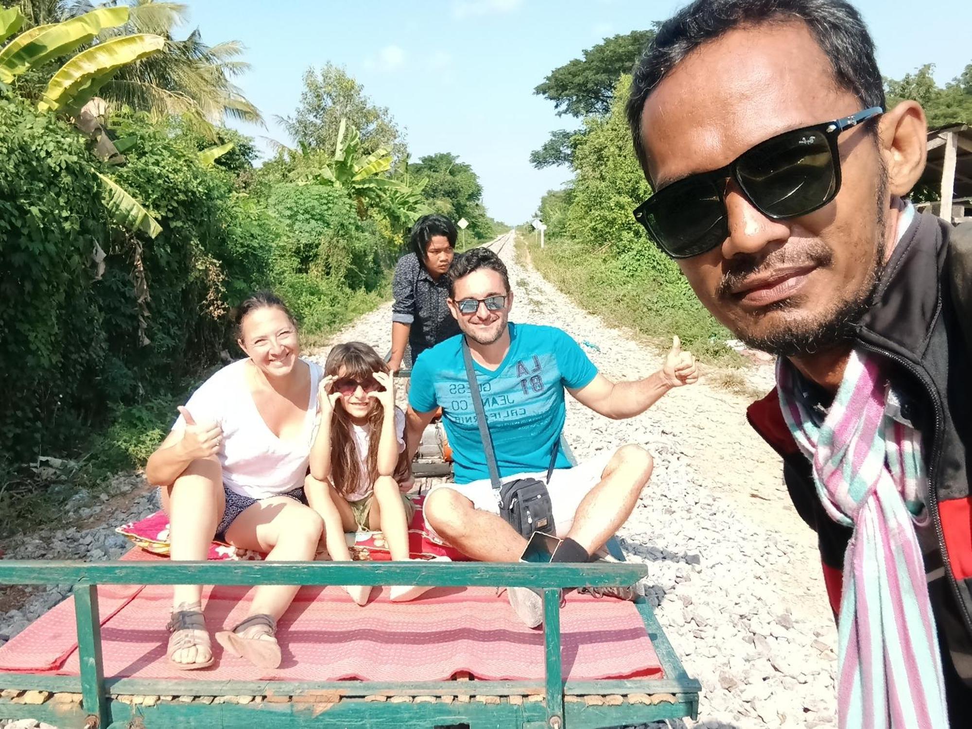 Family Batcave Homestay Battambang Extérieur photo