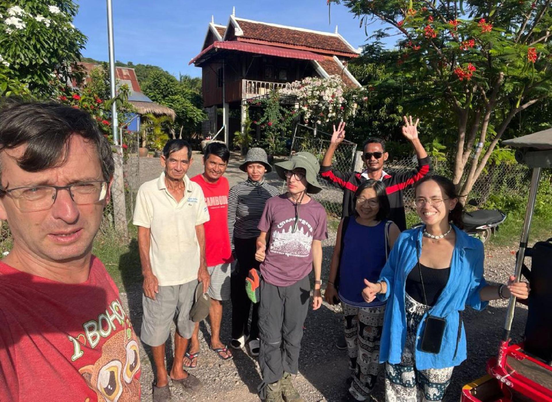 Family Batcave Homestay Battambang Extérieur photo