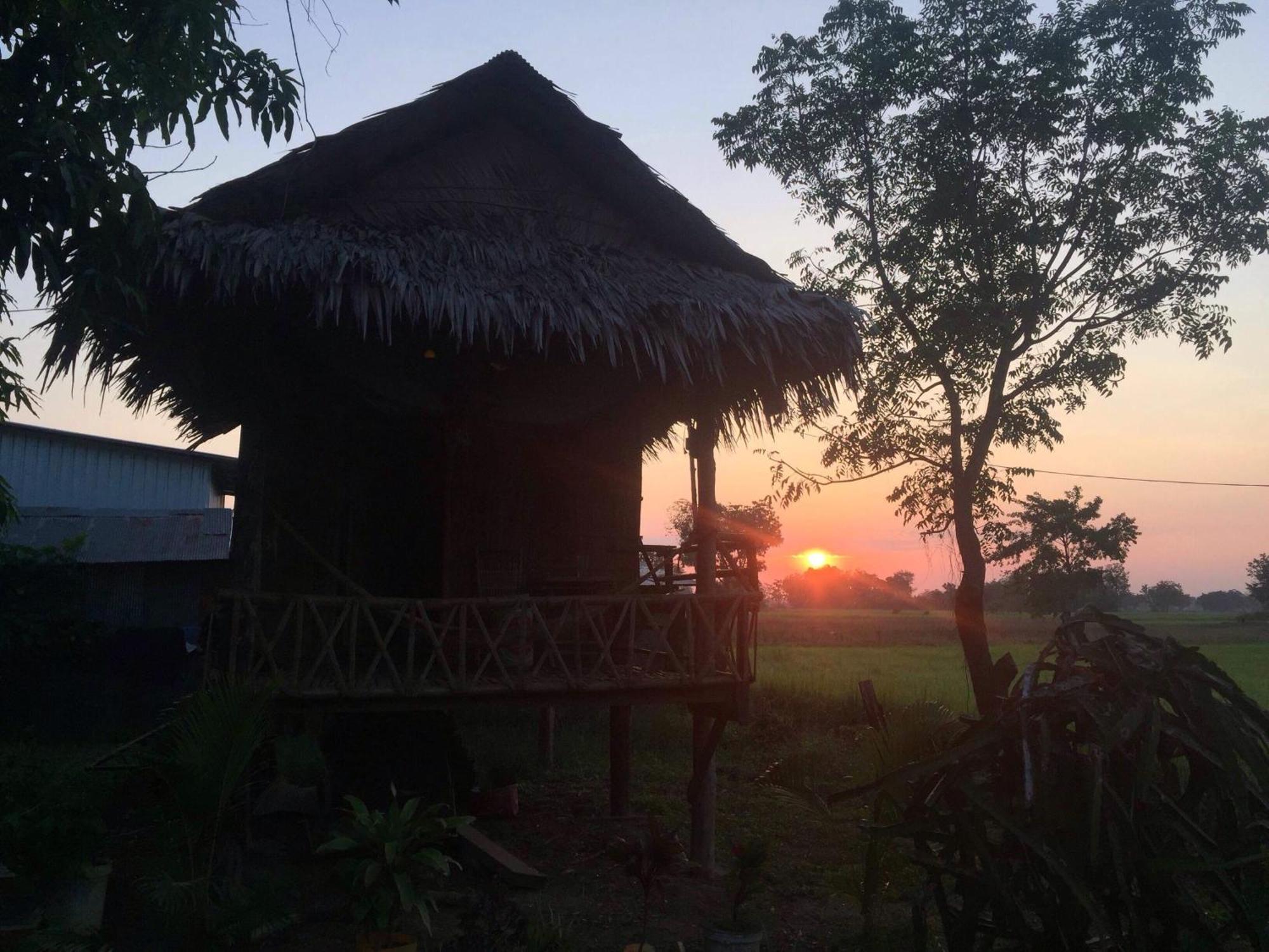 Family Batcave Homestay Battambang Extérieur photo